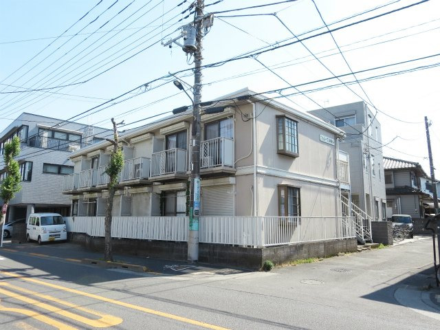 ファミーユ国分寺【外観】１駅２路線使える便利な西国分寺駅です。新多摩図書館やクルミドコーヒーなどがあり落ち着いた環境です。