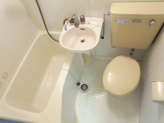 ファミーユ国分寺【浴室】浴室とトイレはユニットバスになります。