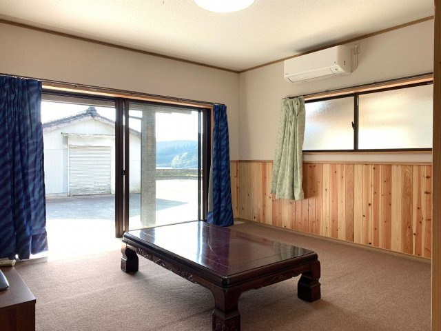 南関町関外目1763【洋室】リニューアルされた洋室。腰板が温もりを感じます。