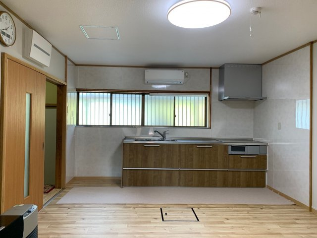 南関町関外目1763【キッチン】キッチンも新調。また流し下にエアコンもあり冬場も安心。