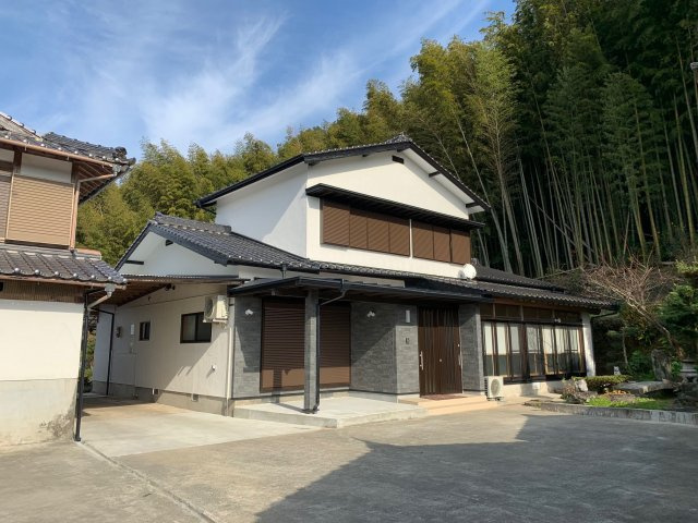 南関町関外目1763【外観】屋根付き車庫。農機具含め並列3台駐車可能。