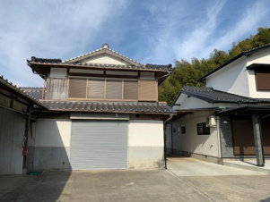 南関町関外目1763【外観】敷地内に小屋・倉庫があり、多様な用途に対応できます。