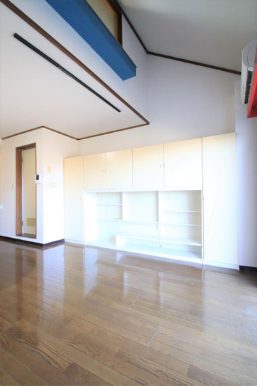 大きな収納でお部屋がすっきり片付きます。