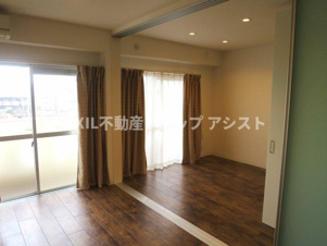 エミネンス園【居間・リビング】