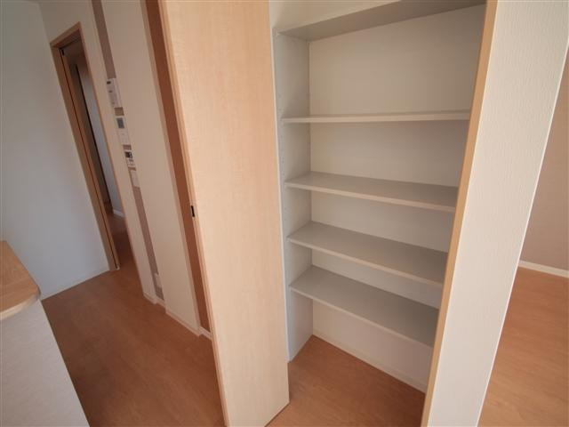 キッチン収納棚