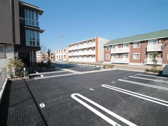 敷地内駐車場（各世帯2台付き）