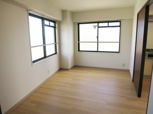 八幡マンション【洋室】