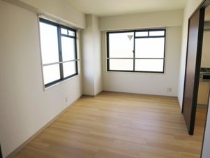 八幡マンション【洋室】