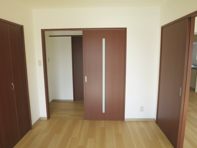 八幡マンション【洋室】