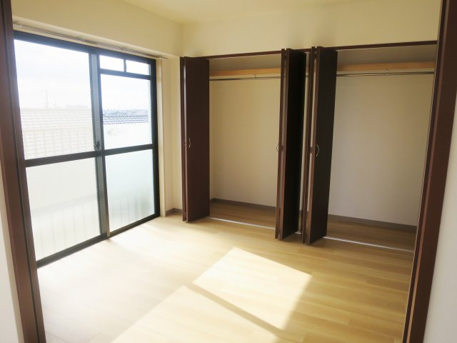 八幡マンション【洋室】