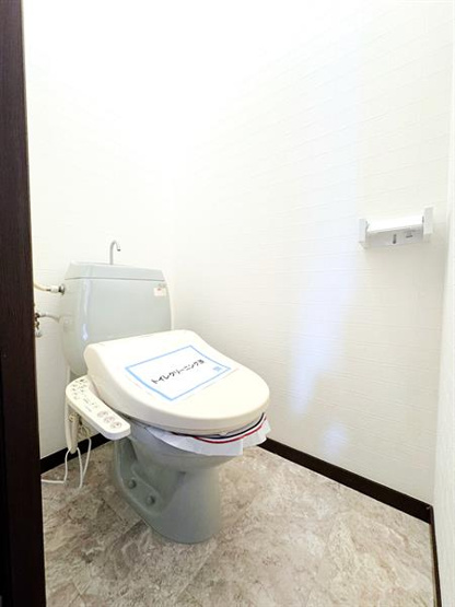 床がおしゃれなトイレ♪