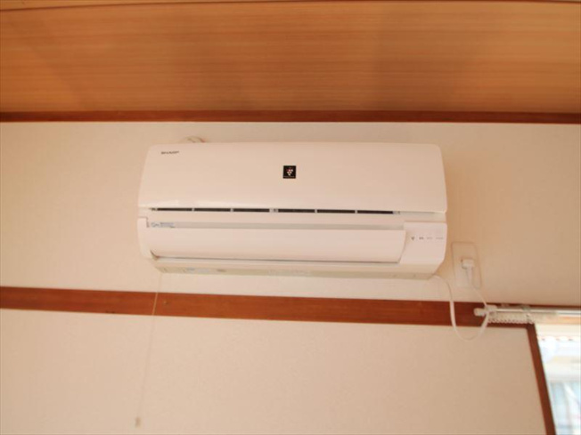 エアコンは１F洋室と２F和室にございます