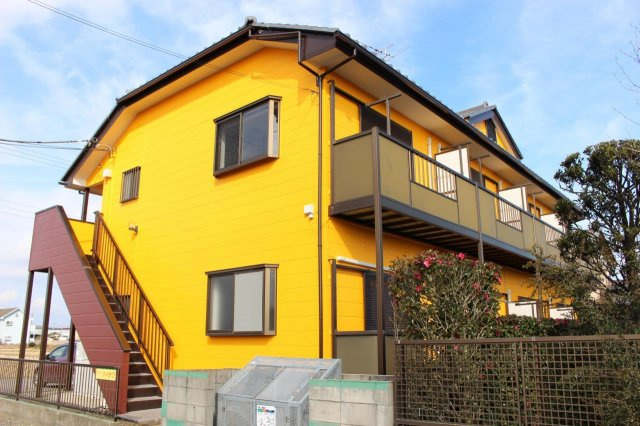 建物両サイドに階段あり！