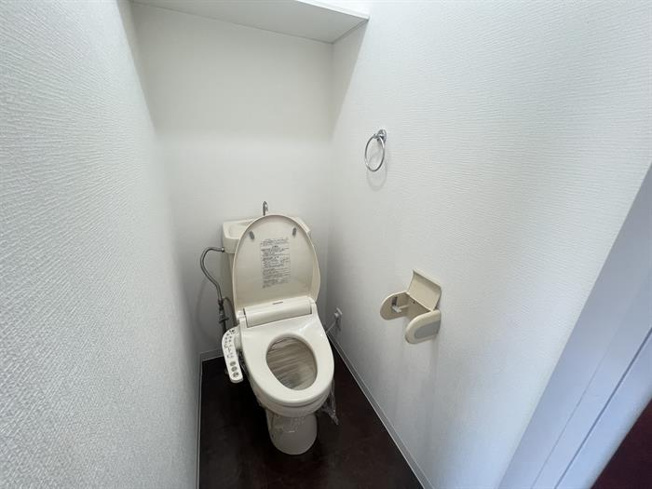温水洗浄便座付きのトイレになります。