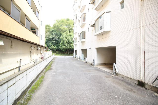 屋根付駐車場