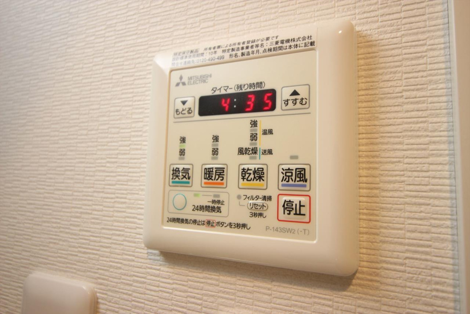 浴室乾燥機つきです