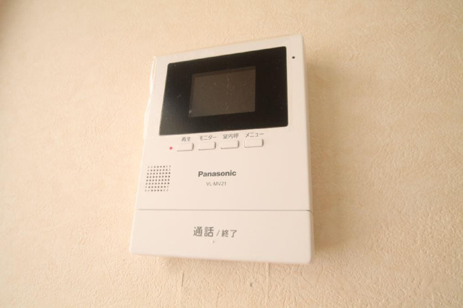 テレビモニターインターホンなので、来訪者の顔が見えて安心です