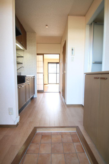 シューズボックスもございます。※同タイプの別の部屋のお写真の