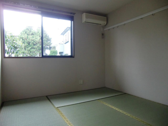 6帖の和室にエアコン付いています☆