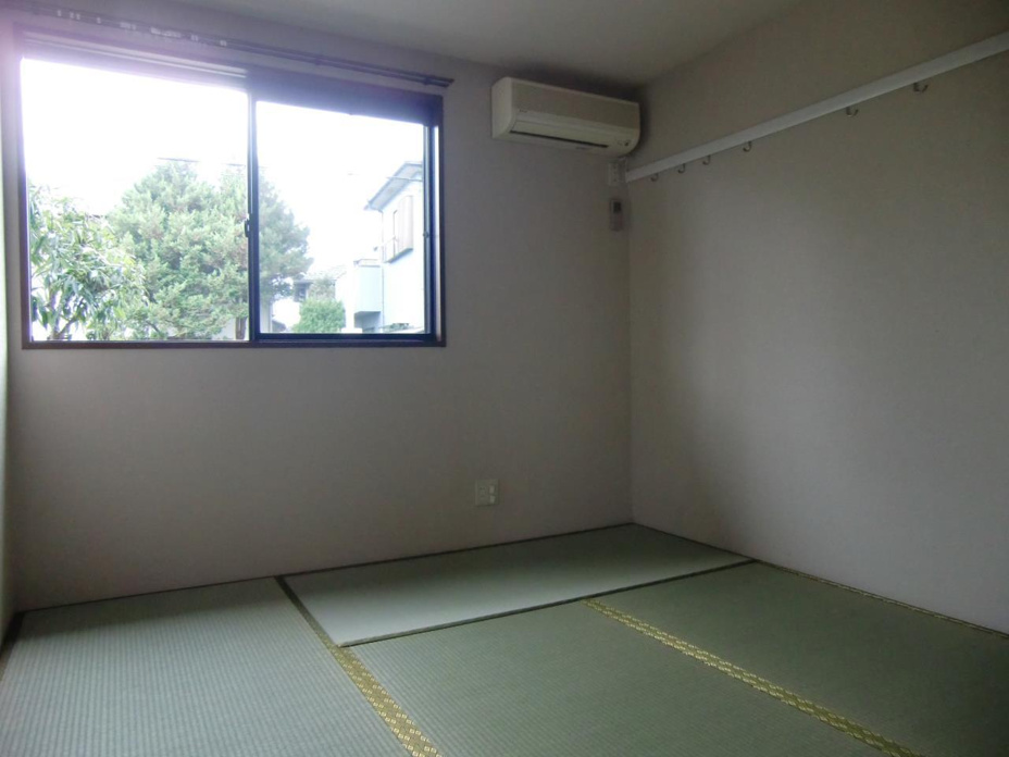 6帖の和室にエアコン付いています☆