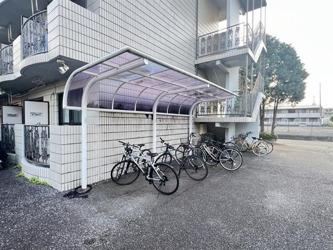 自転車置き場があります。