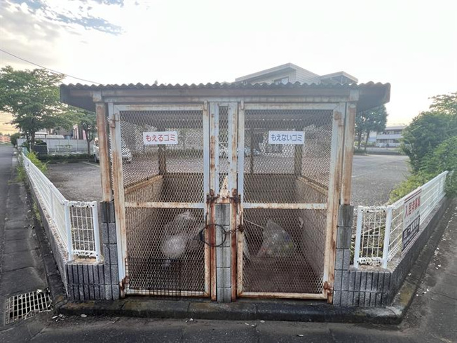 敷地内にゴミ集積場があります。