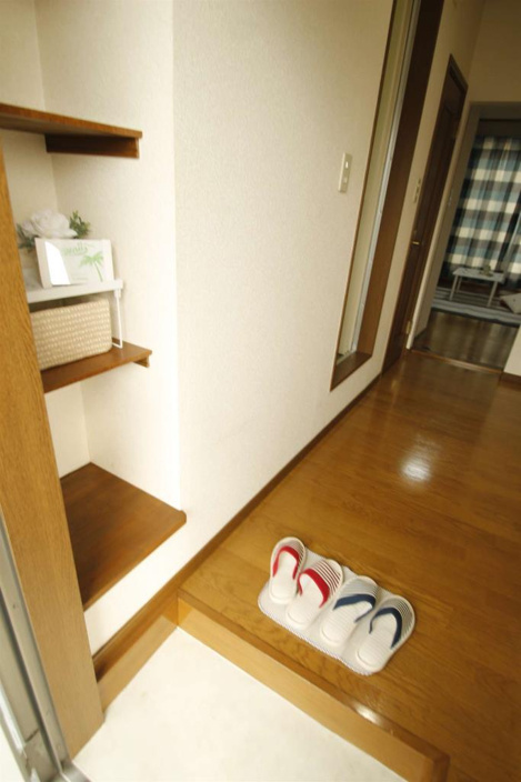 シューズ置場にも物置にも使える収納