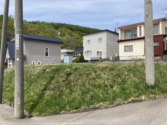 小樽市オタモイ１丁目の売地【前面道路含む現地写真】