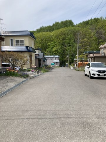 小樽市オタモイ１丁目の売地【前面道路含む現地写真】