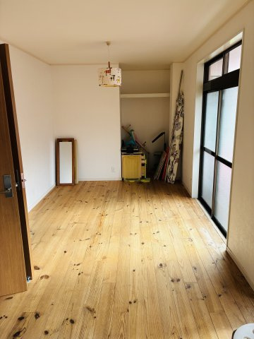 白川町河岐  店舗付き住宅【洋室】