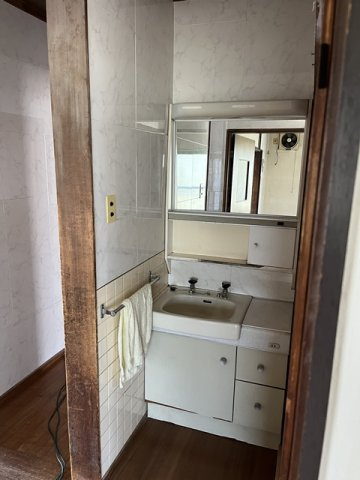 生田町5丁目住宅付倉庫【洗面所】