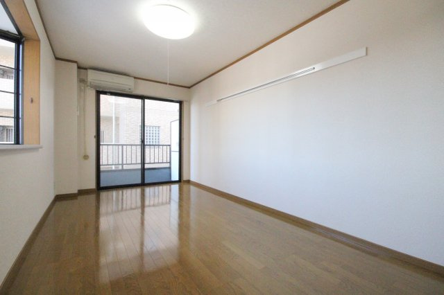 ソリストパレスII【洋室】