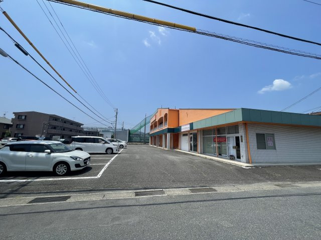 宝町若尾事務所【駐車場】