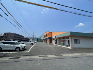 宝町若尾事務所【駐車場】