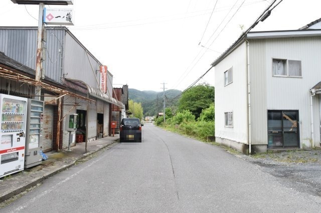 石巻市北上町女川字要害の中古一戸建【前面道路含む現地写真】
