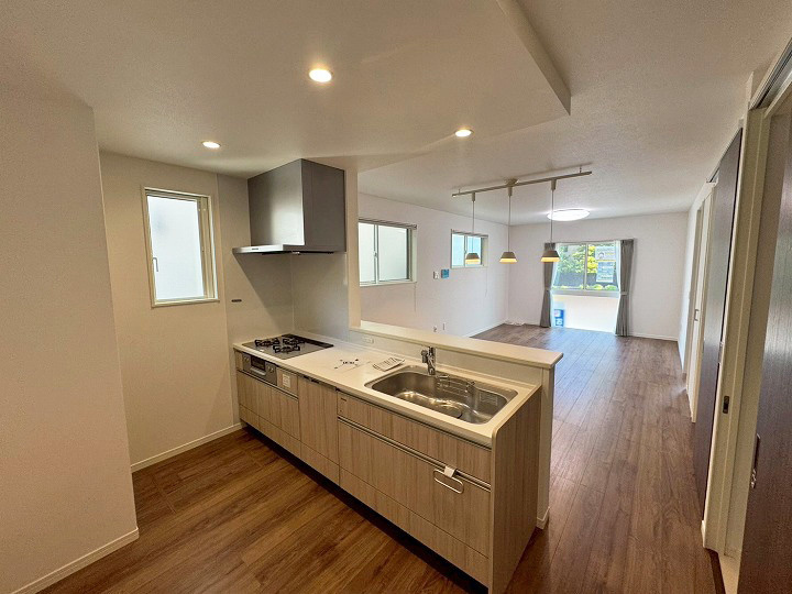 リビングダイニングがよく見渡せる対面キッチン