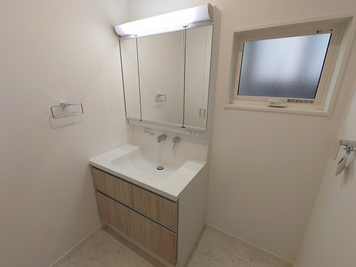 三面鏡タイプの洗面化粧台