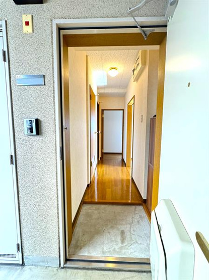 玄関右側にはシューズBOX付いてます