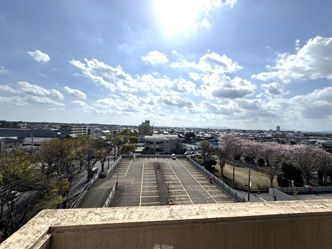 どの部屋も日当たり良好で景色を遮るものはありません