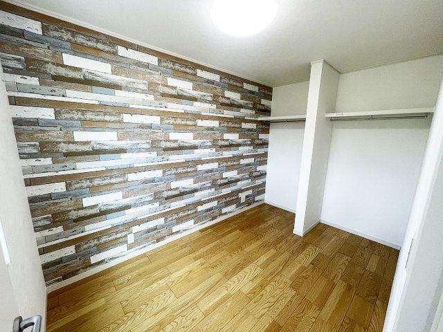 シンプルな洋室は、様々なインテリアに合わせやすいのが魅力です　