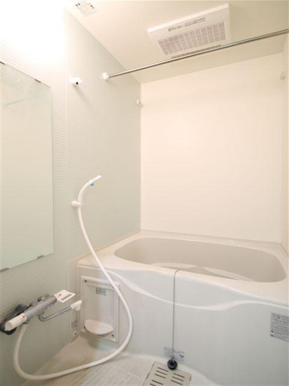 浴室乾燥機、追い焚き機能付のお風呂です。