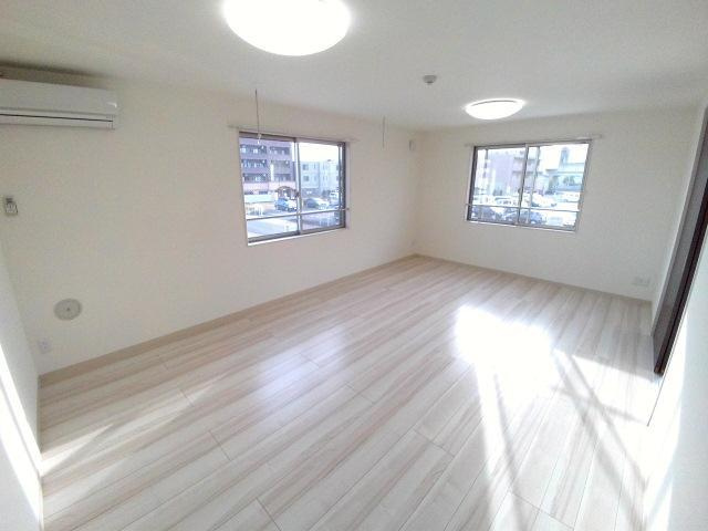 広々としたリビングです！各部屋にエアコン完備（全2基）