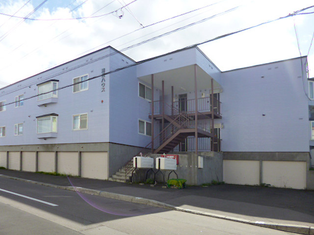 港丘ハウス【外観】３階建2階部分　車庫付