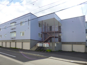 港丘ハウス【外観】３階建2階部分　車庫付