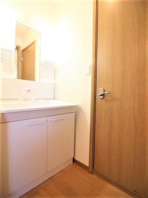 朝の準備に便利な独立洗面台