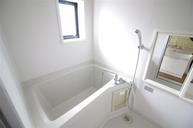 浴室に窓つき★換気がしやすいですね！