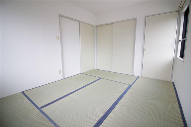 畳の部屋は落ち着きますよね・・・