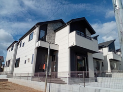 新築町田市金井価格変更！　南側前面6ｍ道路。車2台並列駐車可。の画像