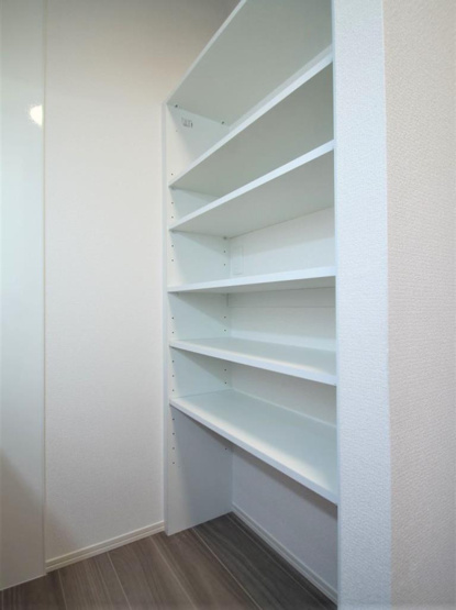 キッチン横収納