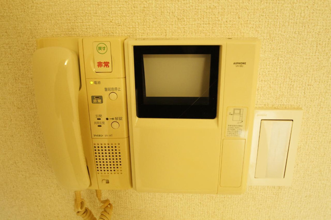 モニターで来訪者の顔を確認出来ます！